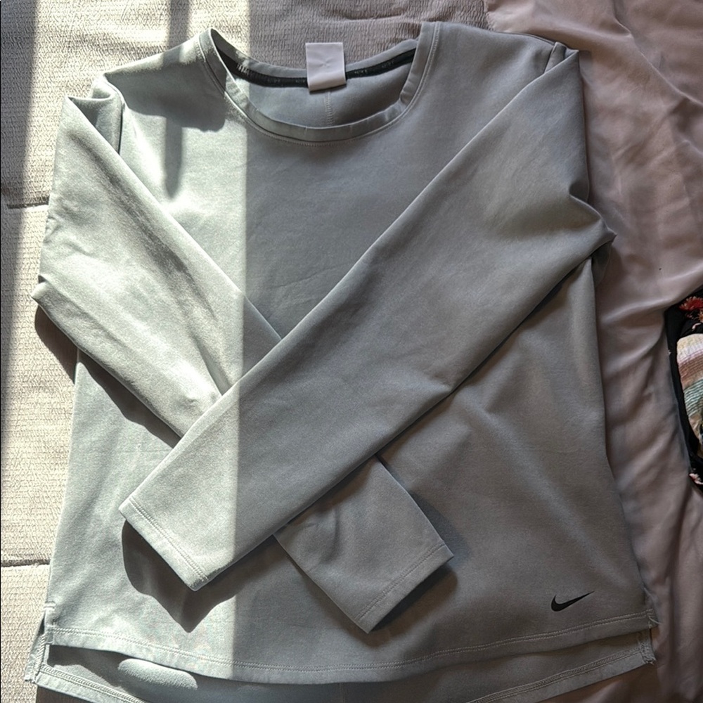 Nike Gray Long Sleeve Tee